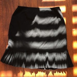 Frill edge black mini skirt